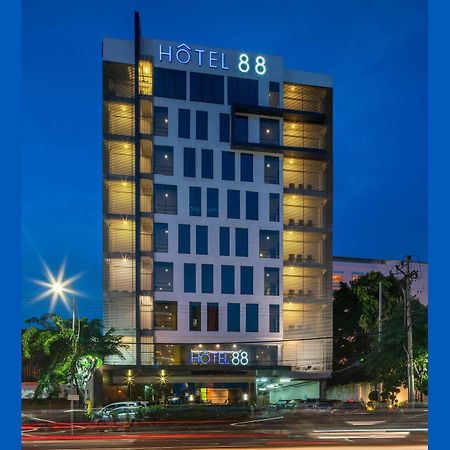 Hotel 88 Embong Malang Tunjungan Surabaya By Wh - Breakfast With The Best View On The Highest Floor And Strategic Location In The City Center Zewnętrze zdjęcie