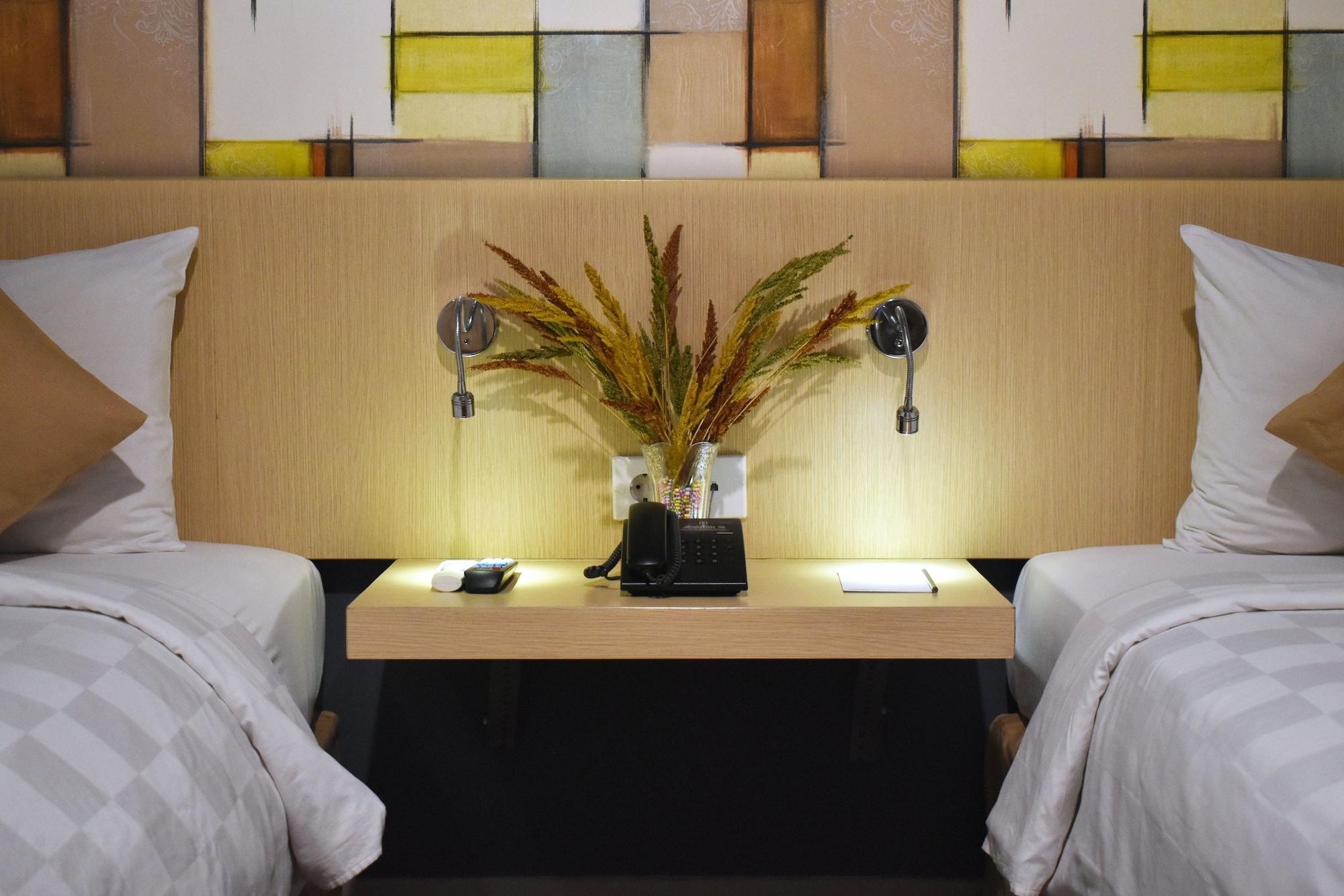 Hotel 88 Embong Malang Tunjungan Surabaya By Wh - Breakfast With The Best View On The Highest Floor And Strategic Location In The City Center Zewnętrze zdjęcie