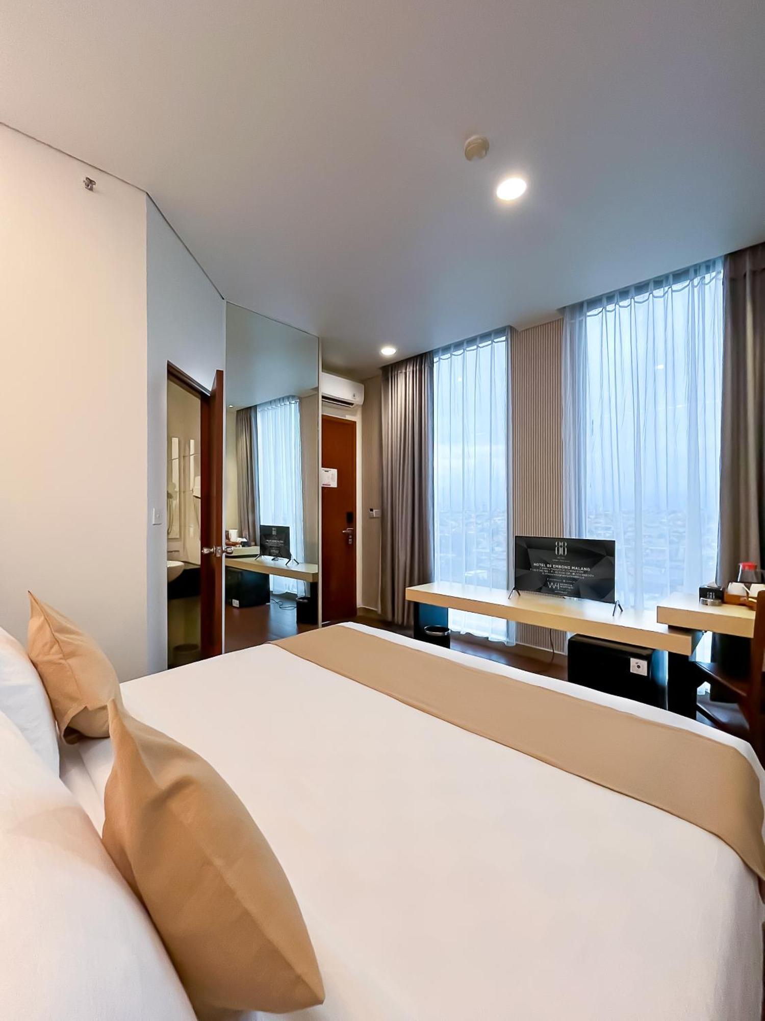 Hotel 88 Embong Malang Tunjungan Surabaya By Wh - Breakfast With The Best View On The Highest Floor And Strategic Location In The City Center Zewnętrze zdjęcie
