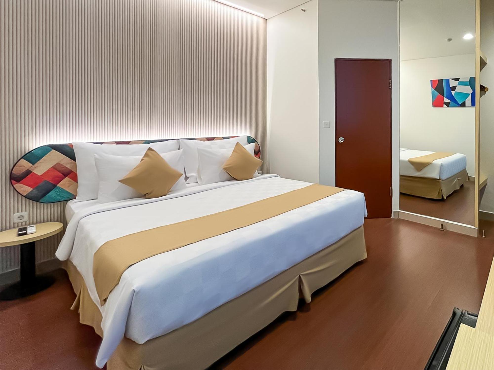 Hotel 88 Embong Malang Tunjungan Surabaya By Wh - Breakfast With The Best View On The Highest Floor And Strategic Location In The City Center Zewnętrze zdjęcie
