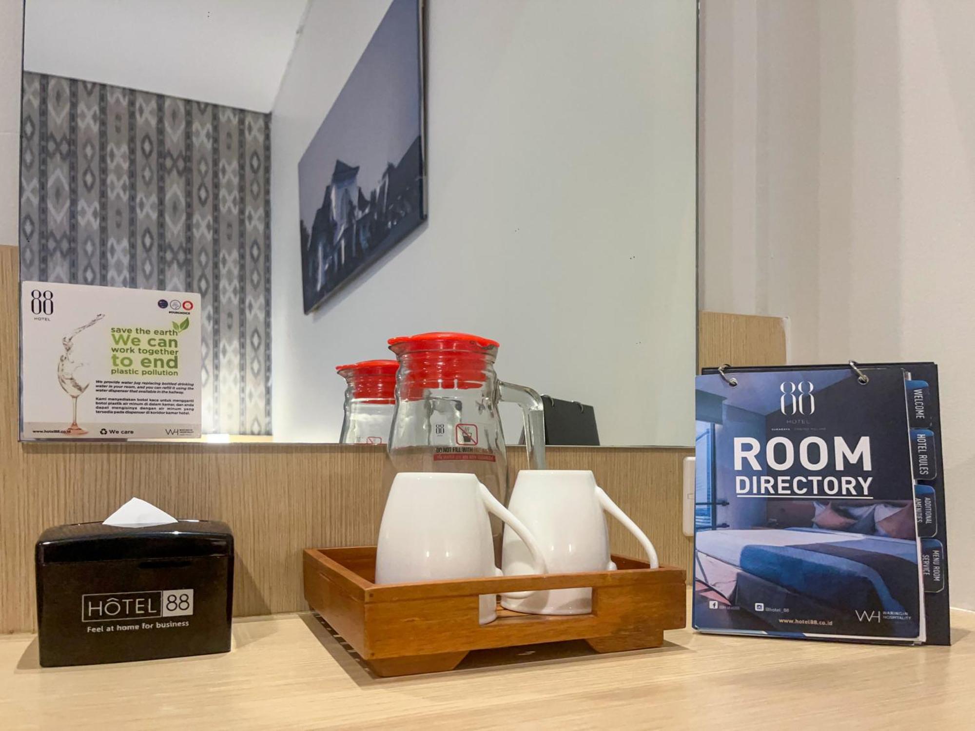 Hotel 88 Embong Malang Tunjungan Surabaya By Wh - Breakfast With The Best View On The Highest Floor And Strategic Location In The City Center Zewnętrze zdjęcie