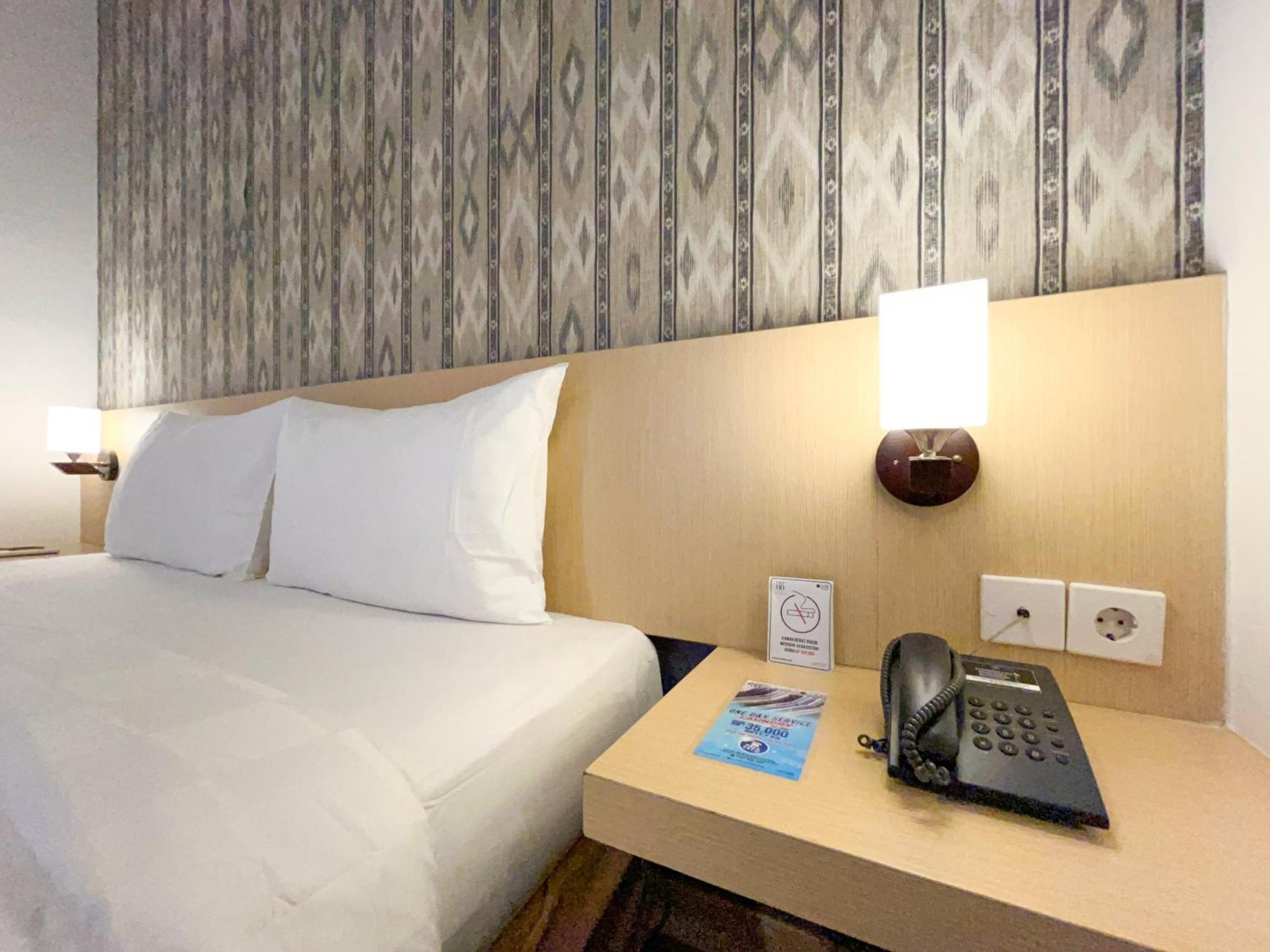 Hotel 88 Embong Malang Tunjungan Surabaya By Wh - Breakfast With The Best View On The Highest Floor And Strategic Location In The City Center Zewnętrze zdjęcie
