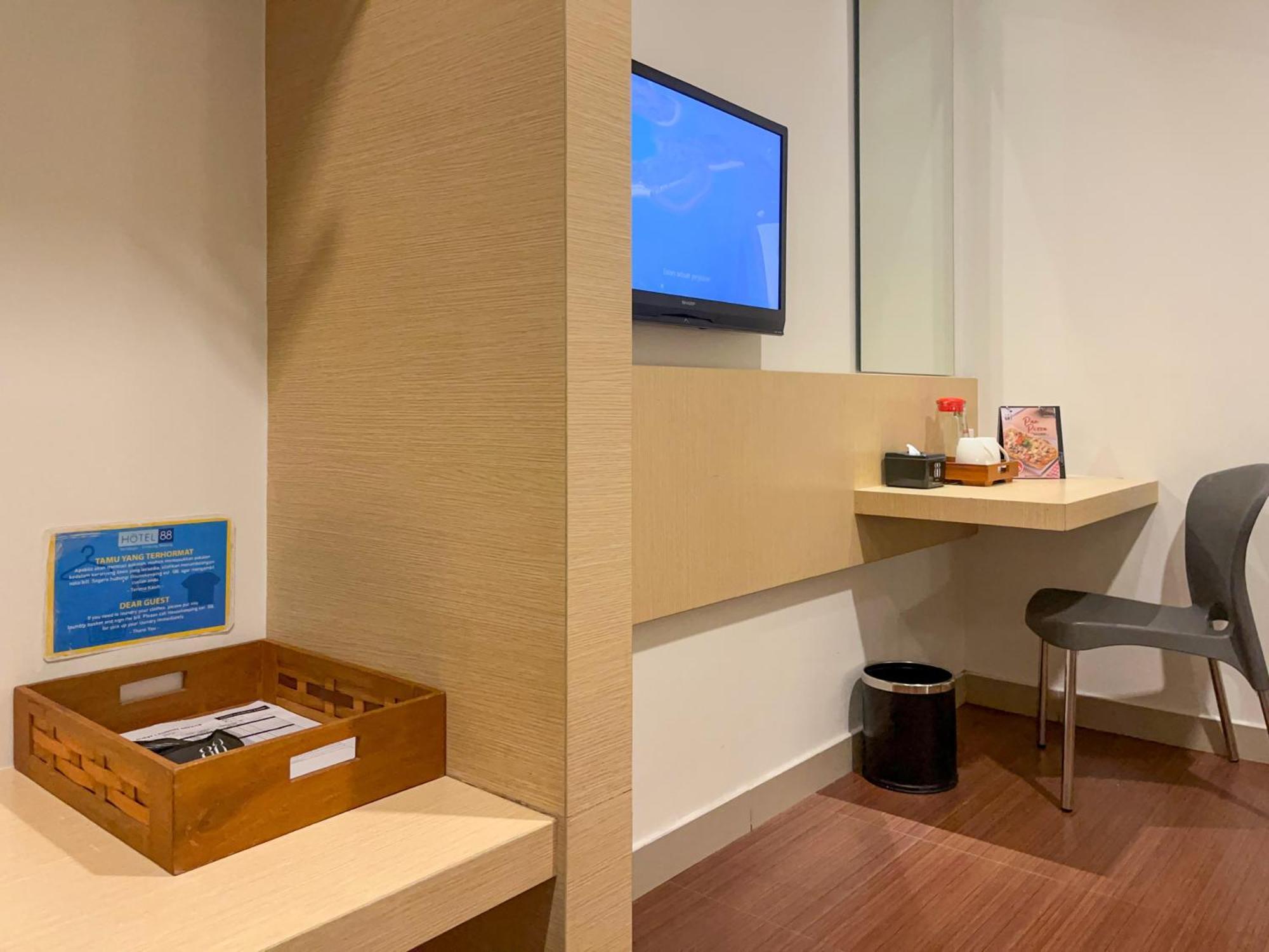 Hotel 88 Embong Malang Tunjungan Surabaya By Wh - Breakfast With The Best View On The Highest Floor And Strategic Location In The City Center Zewnętrze zdjęcie