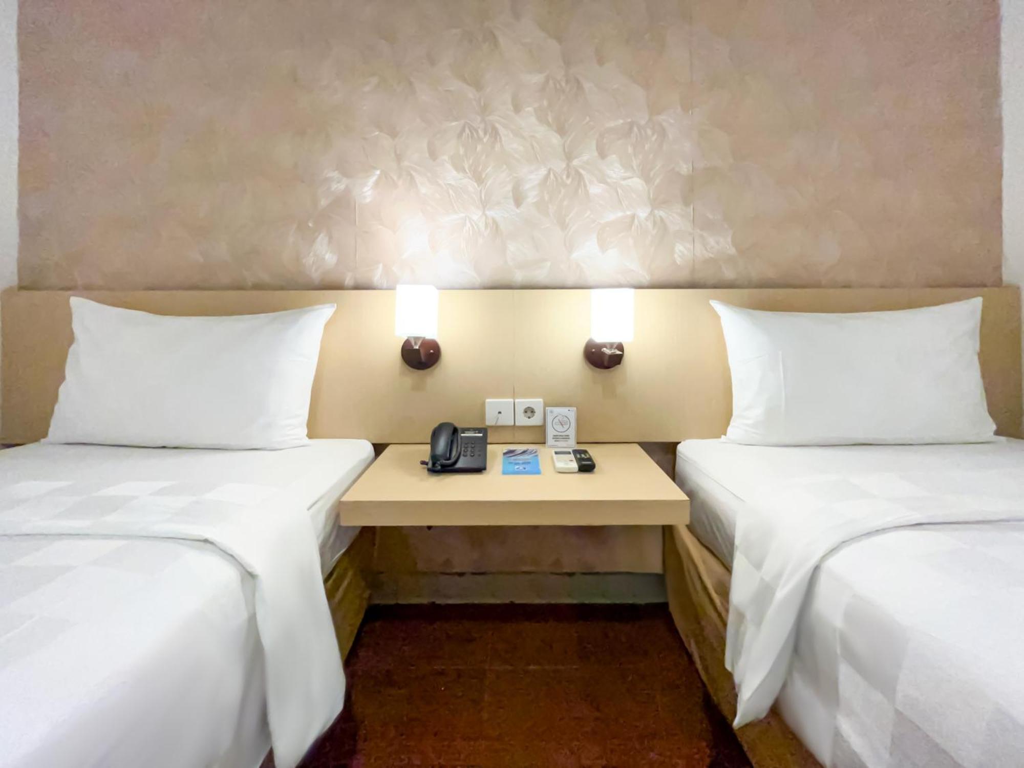 Hotel 88 Embong Malang Tunjungan Surabaya By Wh - Breakfast With The Best View On The Highest Floor And Strategic Location In The City Center Zewnętrze zdjęcie