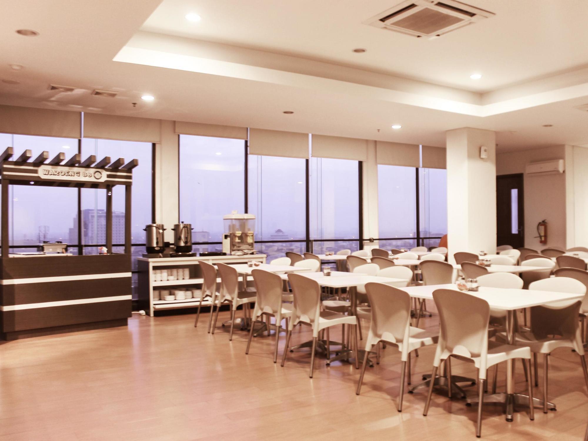 Hotel 88 Embong Malang Tunjungan Surabaya By Wh - Breakfast With The Best View On The Highest Floor And Strategic Location In The City Center Zewnętrze zdjęcie