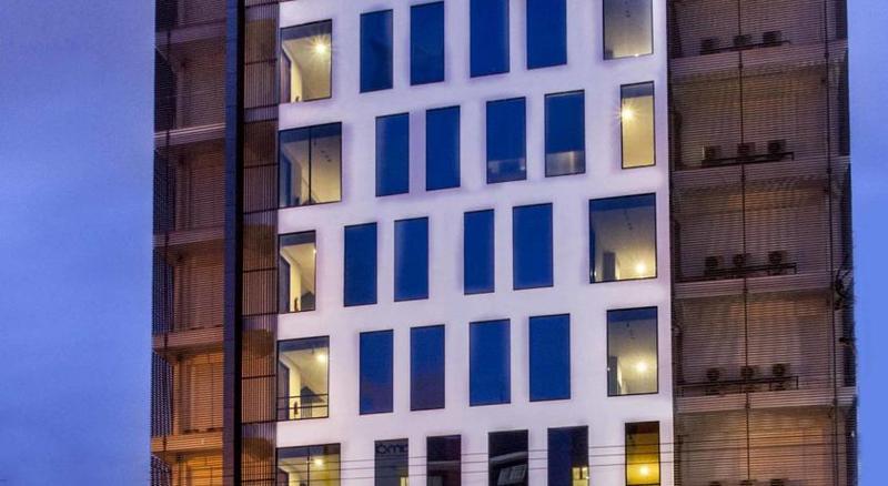 Hotel 88 Embong Malang Tunjungan Surabaya By Wh - Breakfast With The Best View On The Highest Floor And Strategic Location In The City Center Zewnętrze zdjęcie