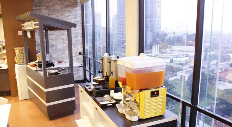 Hotel 88 Embong Malang Tunjungan Surabaya By Wh - Breakfast With The Best View On The Highest Floor And Strategic Location In The City Center Zewnętrze zdjęcie