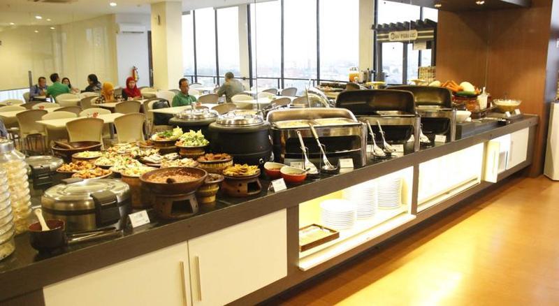 Hotel 88 Embong Malang Tunjungan Surabaya By Wh - Breakfast With The Best View On The Highest Floor And Strategic Location In The City Center Zewnętrze zdjęcie