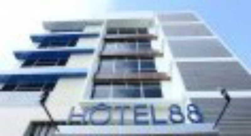 Hotel 88 Embong Malang Tunjungan Surabaya By Wh - Breakfast With The Best View On The Highest Floor And Strategic Location In The City Center Zewnętrze zdjęcie