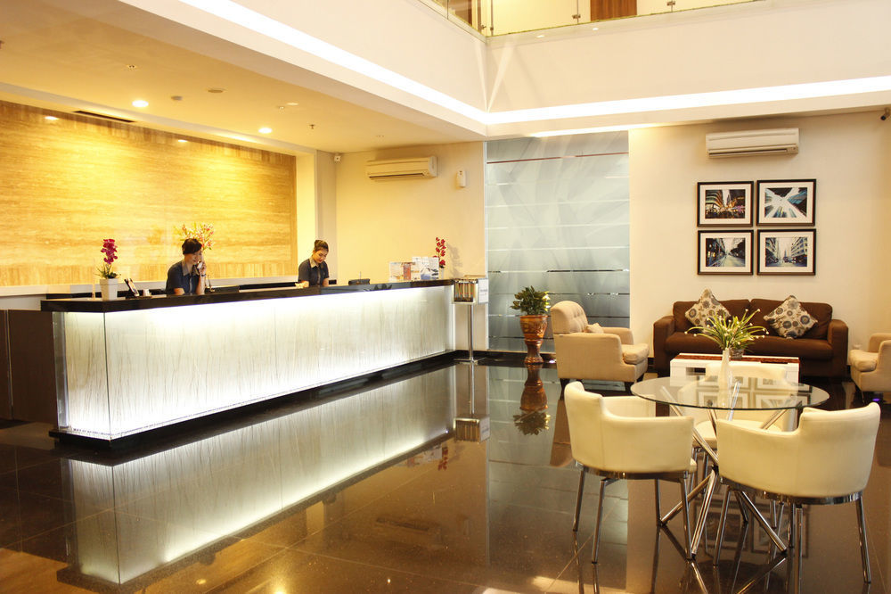 Hotel 88 Embong Malang Tunjungan Surabaya By Wh - Breakfast With The Best View On The Highest Floor And Strategic Location In The City Center Zewnętrze zdjęcie