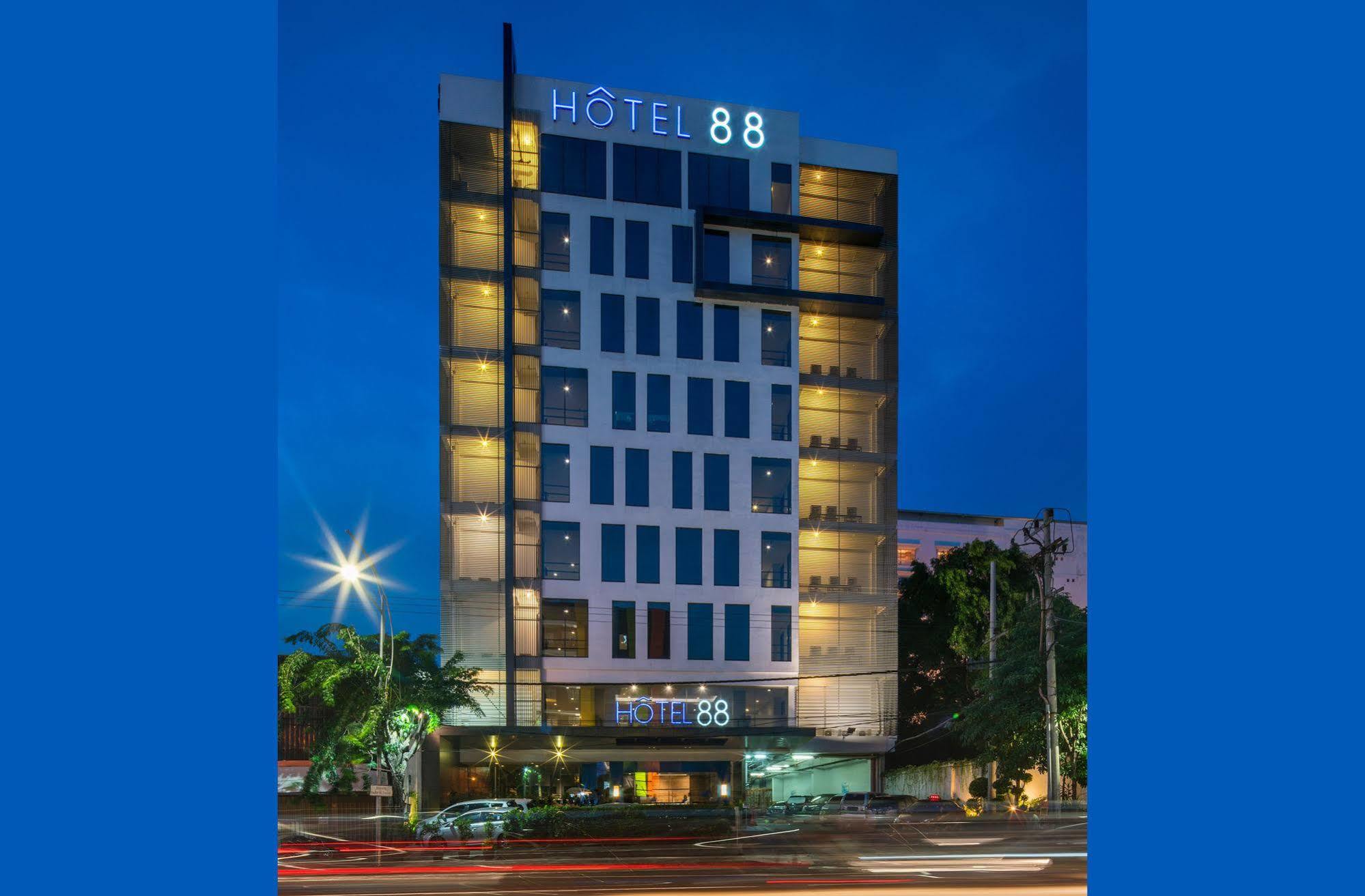 Hotel 88 Embong Malang Tunjungan Surabaya By Wh - Breakfast With The Best View On The Highest Floor And Strategic Location In The City Center Zewnętrze zdjęcie